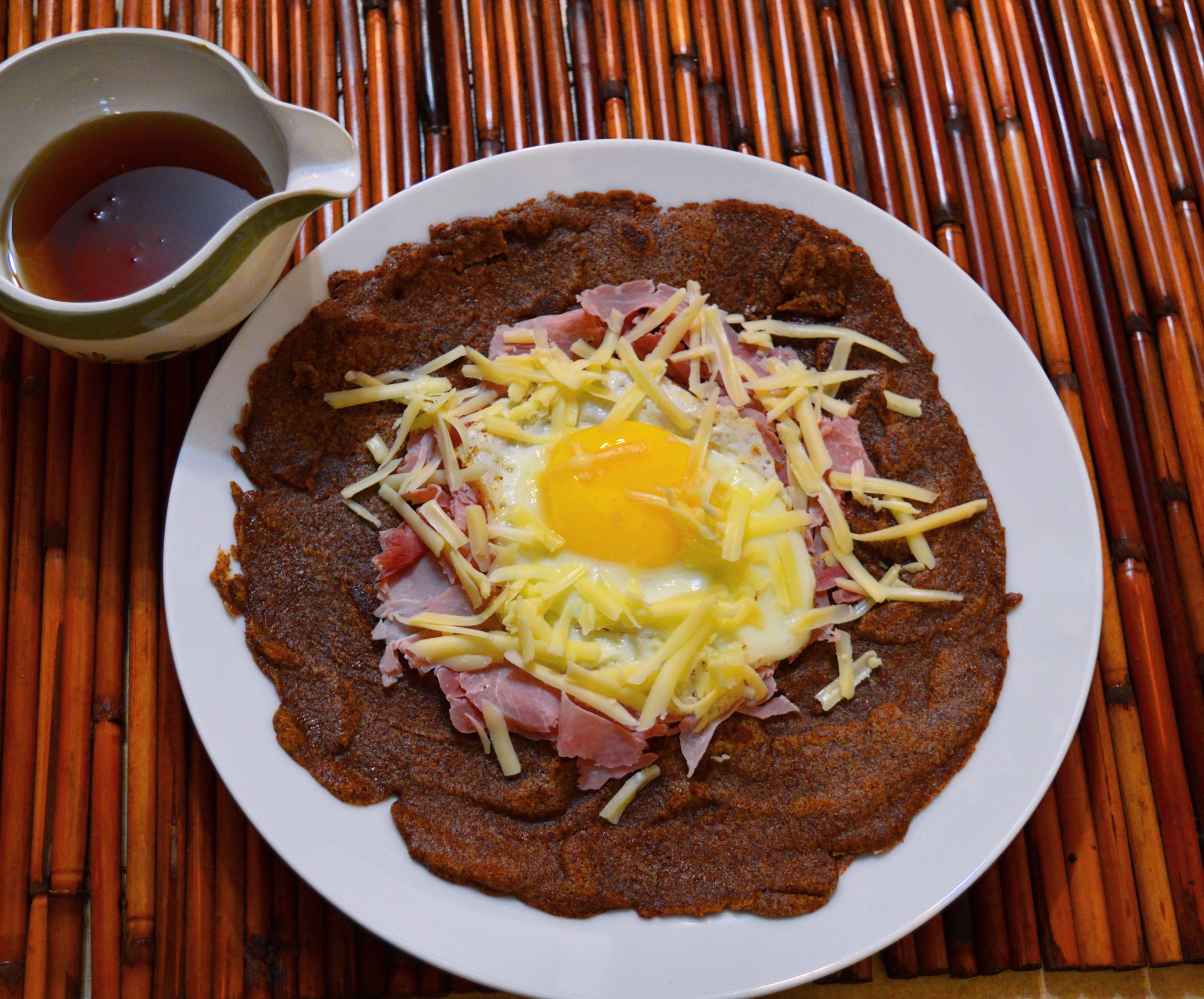 healthy breakfast ideas - quinoa crêpe with eggs, cheese and ham